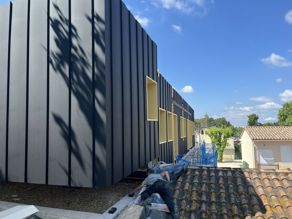 Extension en construction modulaire bardage métallique